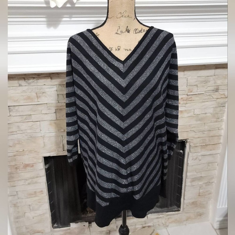 Carmen Marc Valvo black and silver metallic‎ chevron sweater plus size 2X new!!!